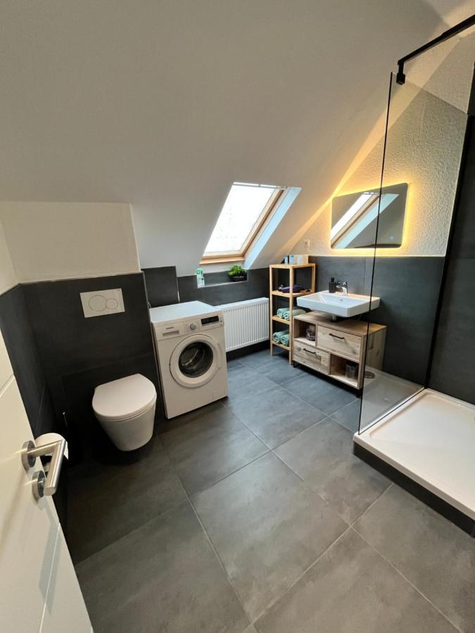 Apartment Miami , Naehe Duesseldorf ,messe ,hbf ,city, Wifi, Helios Hospital *